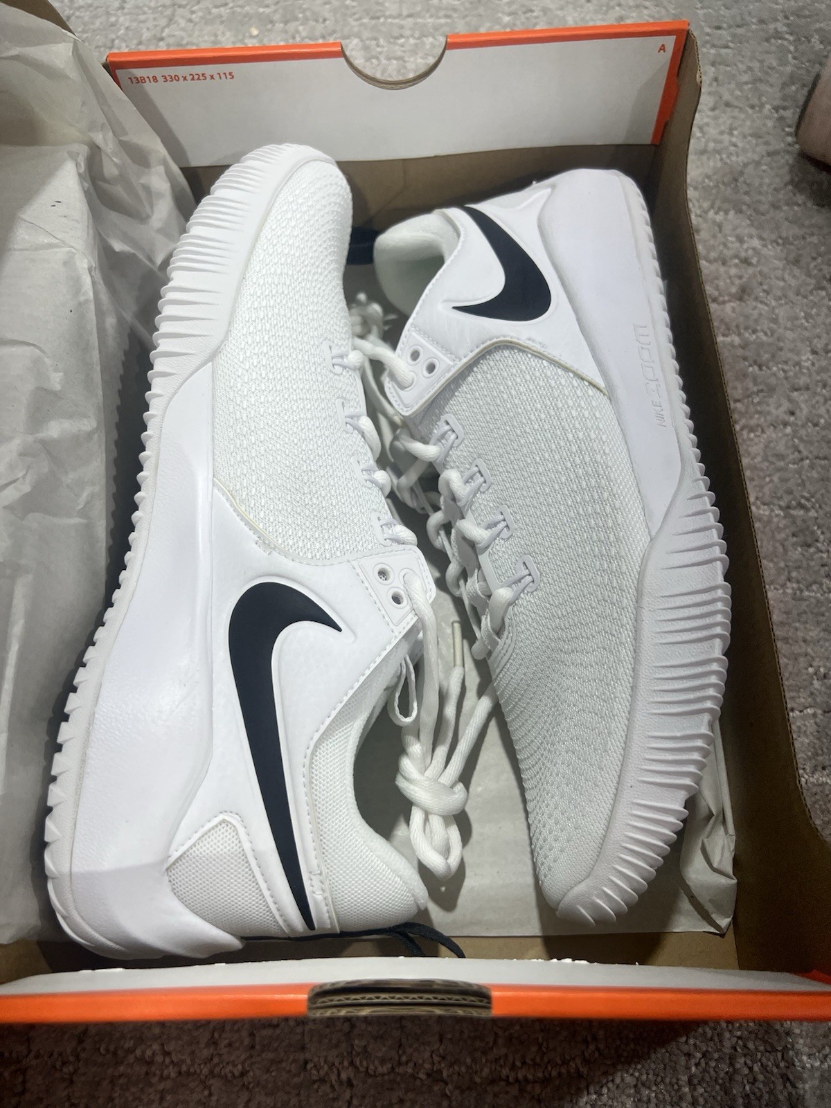 Women’s Nike Zoom Hyperace 2 sneakers In White/Black. ￼size 11
