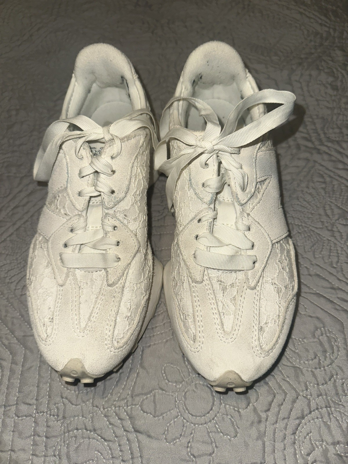 Women’s New Balance Intelligent Choice 327 Sea Salt and Lace Sz 6