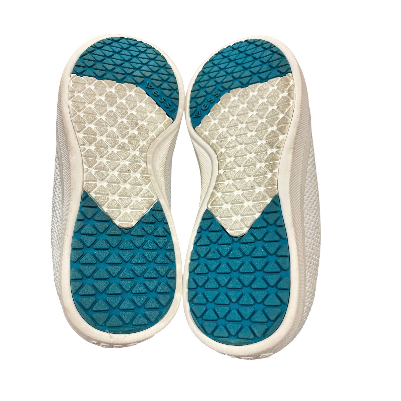 VESSI Weekend Sneaker Sz 9 White Waterproof Knit Comfort Travel Vacation Euro