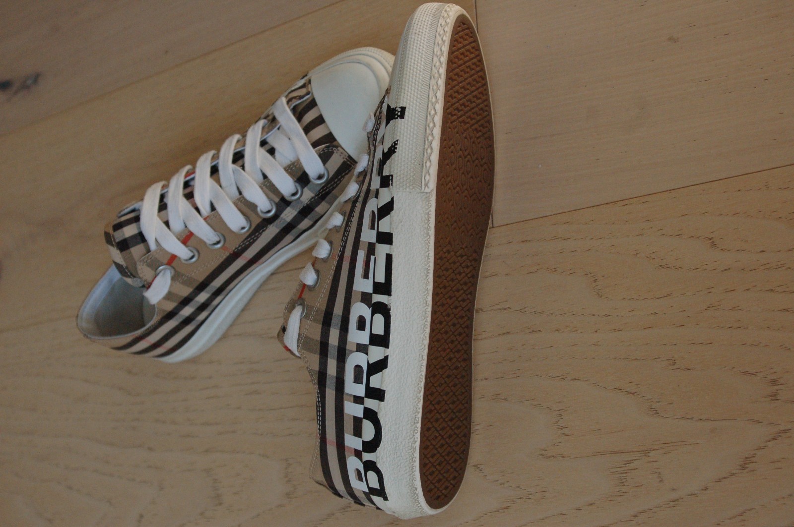 Used Burberry Larkhall BEIGE CHECK CANVAS LOGO WHITE CAP TOE SNEAKERS 39/ US 8.5