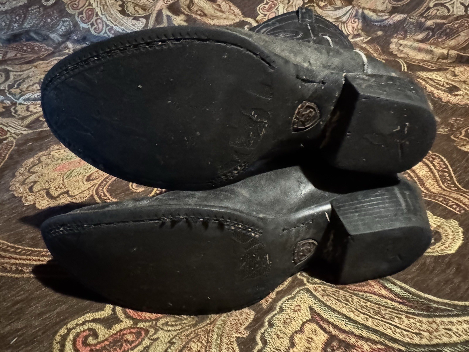 Ariat Heritage R Toe Women’s Size 9 Worn And Loved. They Are About Worn Out
