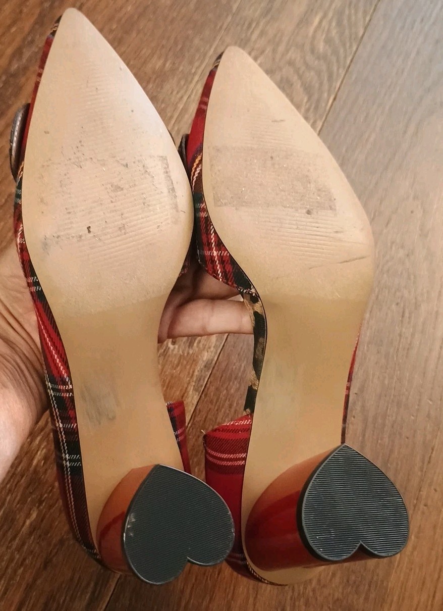 Betsey Johnson Hollie Pumps Red Plaid Rhinestone Bow Heart Shaped 2.5″ Heels 8.5