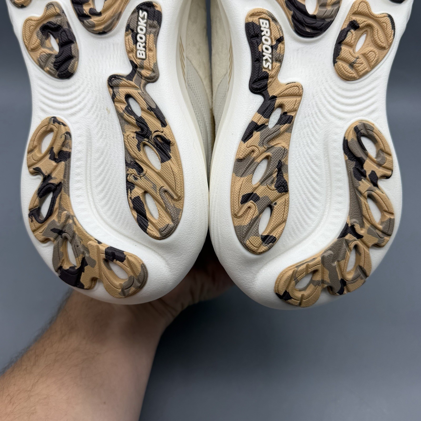 Brooks Adrenaline GTS 25 Women’s 6 B Running Shoes Coconut Crème Leopard *READ*