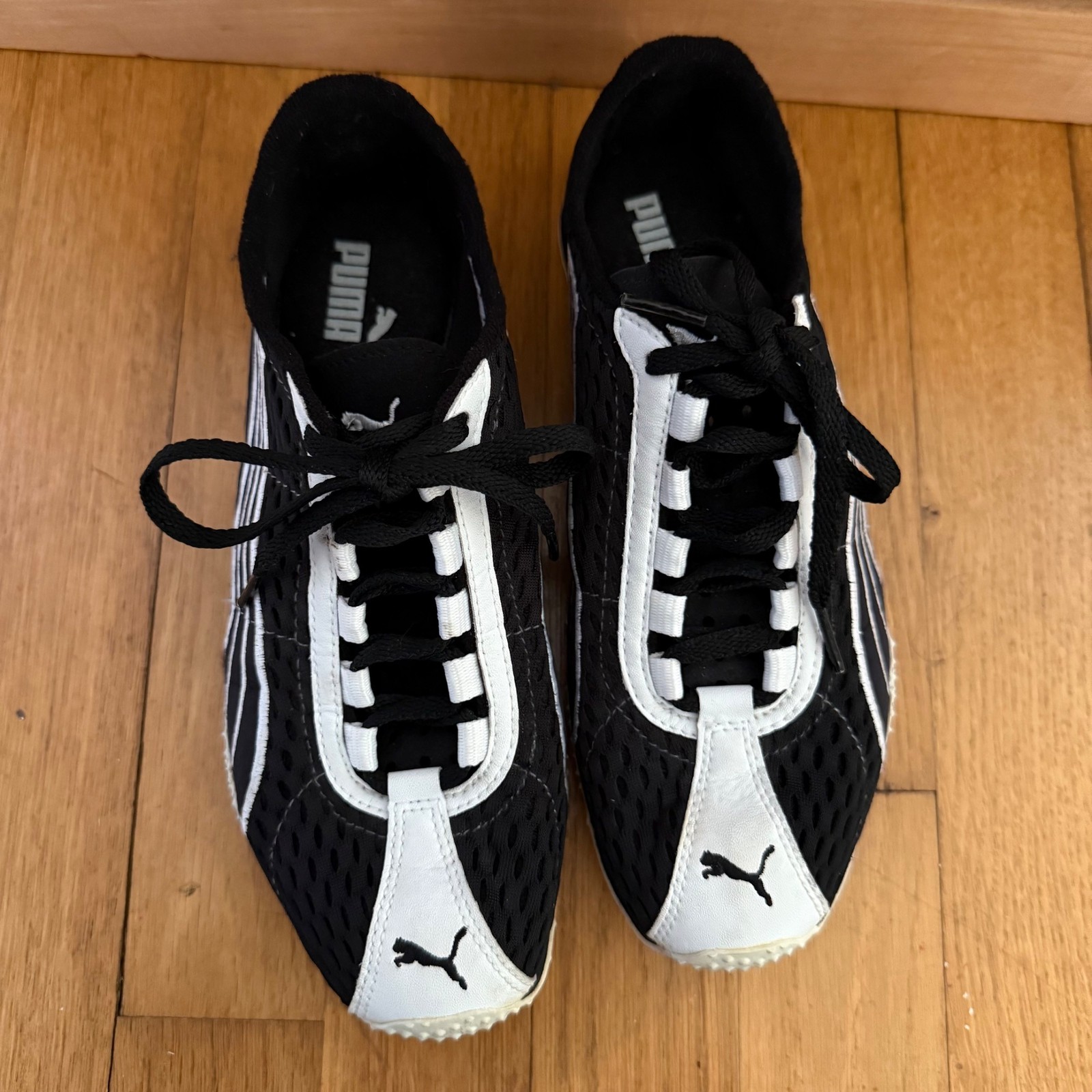 Puma Size 6.5 Black & White Harambee Low Top Athletic Soccer Training Shoes