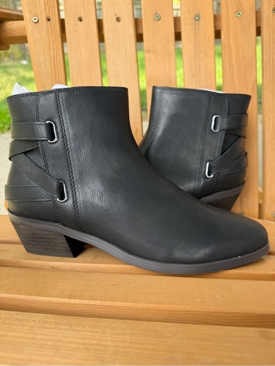 Yellow Box Lania Black Ankle Booties Size 9 Strappy Ring Accent Low Block Heel