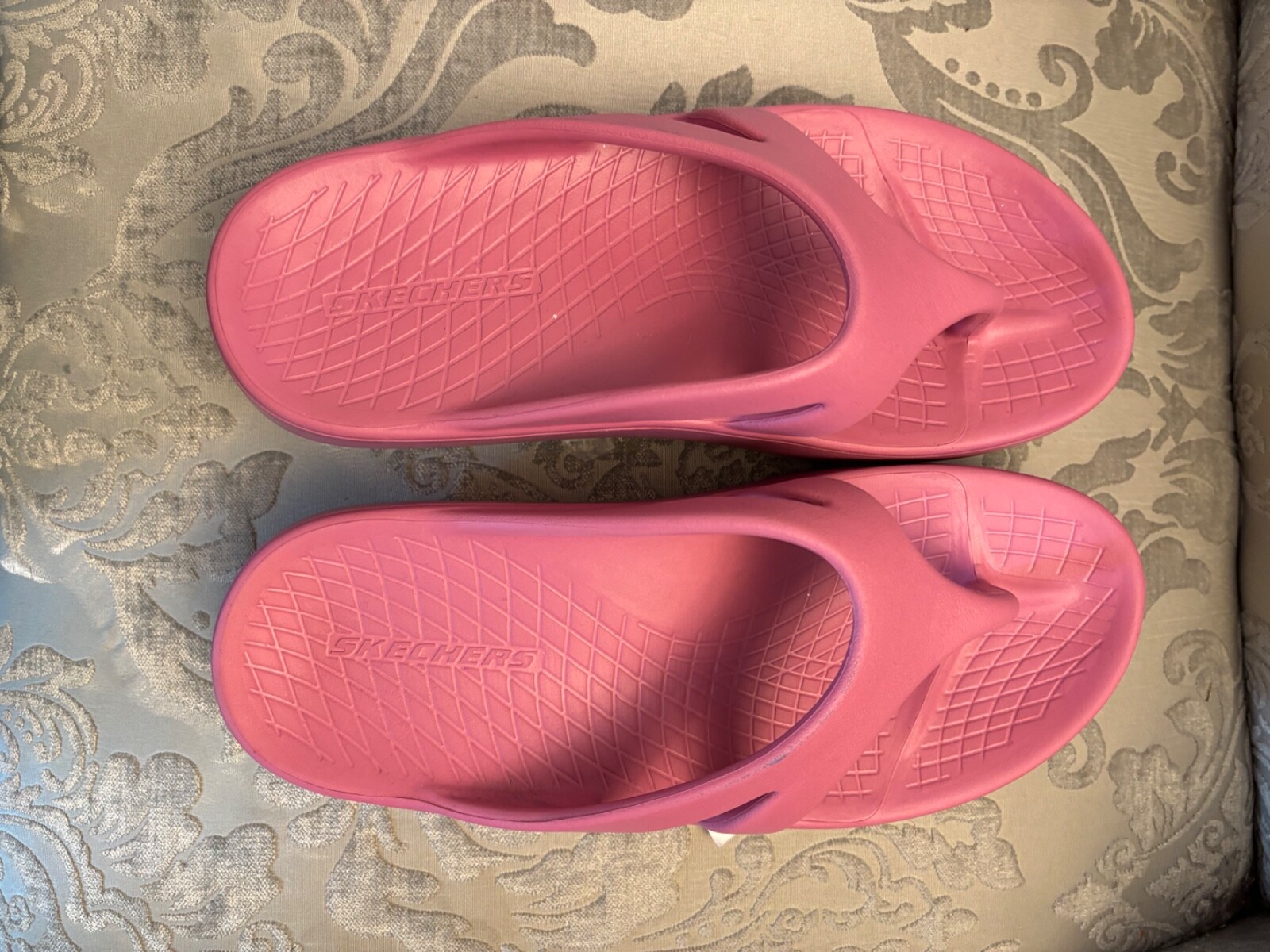 Cali From Skechers Womens Arch Fit Flip Flop Sandal Mauve Size 7