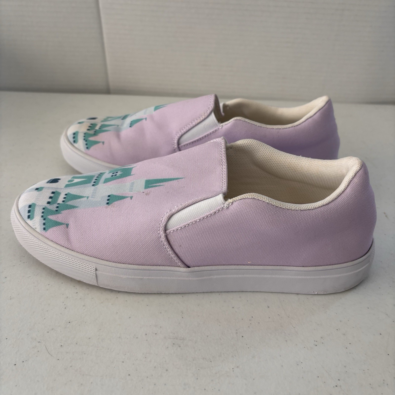 Bibbidi Bobbidi Cinderella Castle Slip-On Shoes Women’s Size 9 Fantasy Print