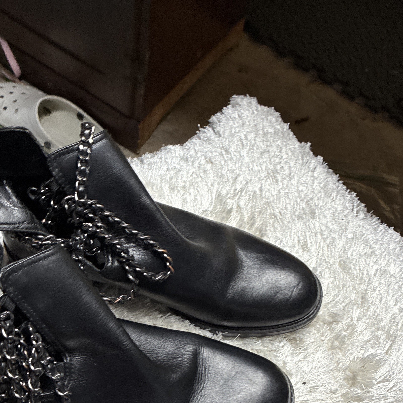 Women’s Black Leather Chain Accent Round Toe Ankle Boots Lug Sole US 10