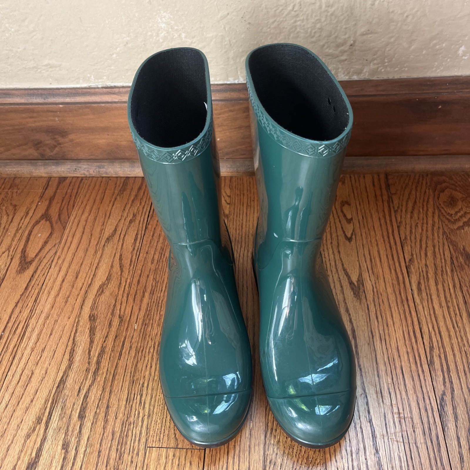 UGG Sienna Glossy Pine Green Rain Boots Size 8 Women’s Waterproof EUC