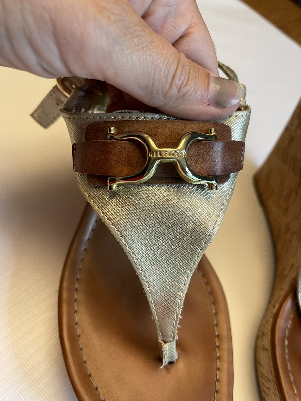 TOMMY HILFIGER Myrtie 2 3.5in Wedge Heel Sandal with Gold Horsebit Sz 8 EUC