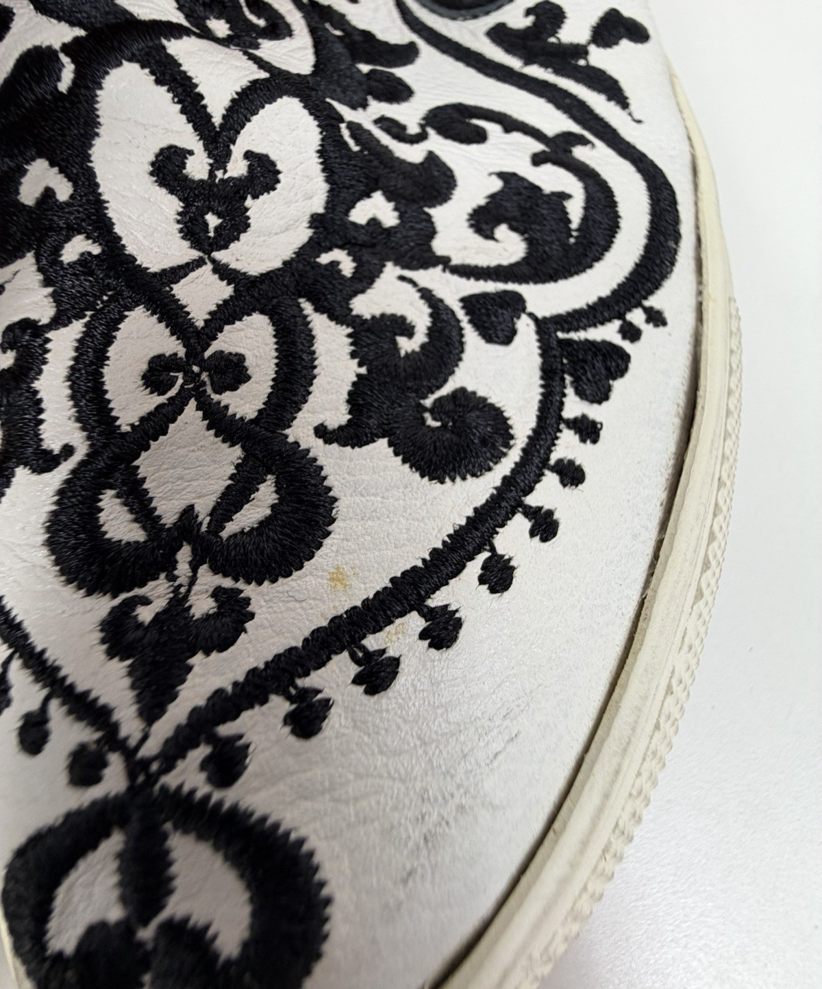 Brighton Women’s Size Moor Casablanca Embroidered Blk/White Leather Sneakers