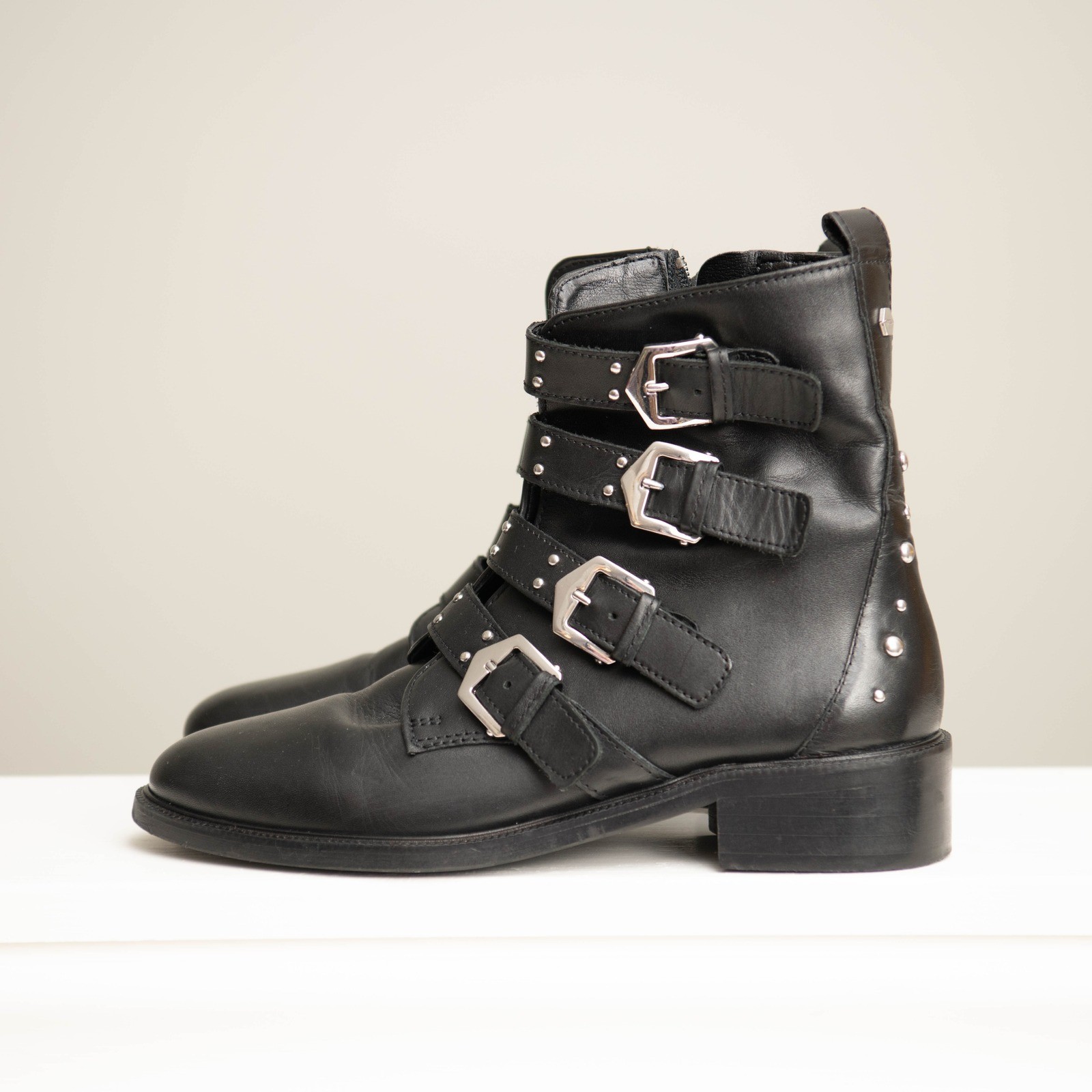 Carvela Boots Sz 8.5 Black Moto Studded Buckles Biker Goth Chic Punk Rock Grunge