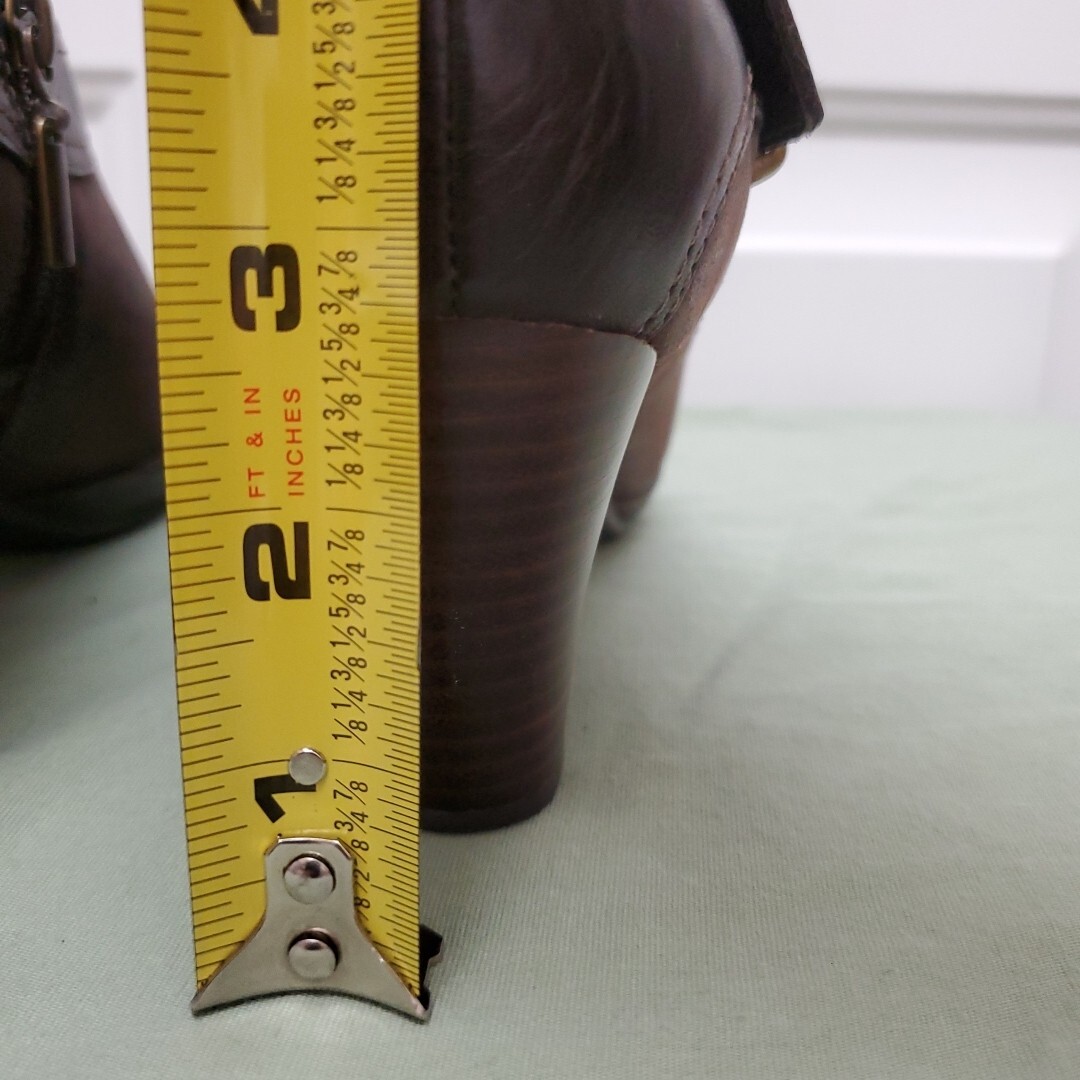 Clarks Artisan Brown Leather Ankle Bootie 8M Buckle Zip 2.75in Cuban Heel Office
