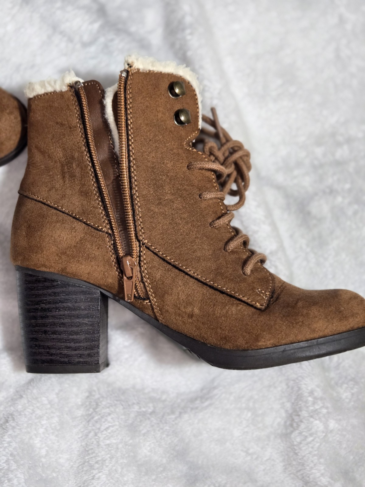 Me Too Brown Ankle Bootie Faux Fur Lined Lace-Up Side Zip Buckle Round Toe 6