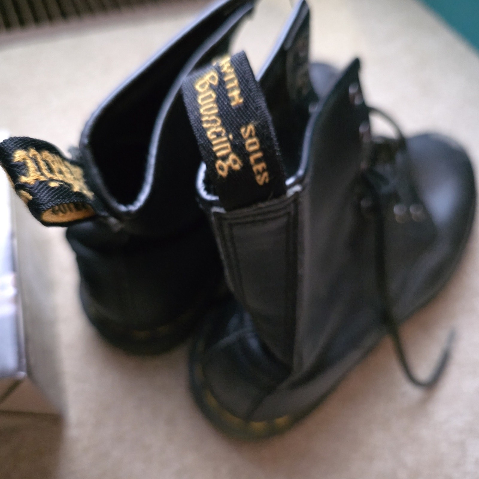 Authentic Dr. Martens 1460 8‑Eye Boots – Black Smooth Leather AirWair Soles 38