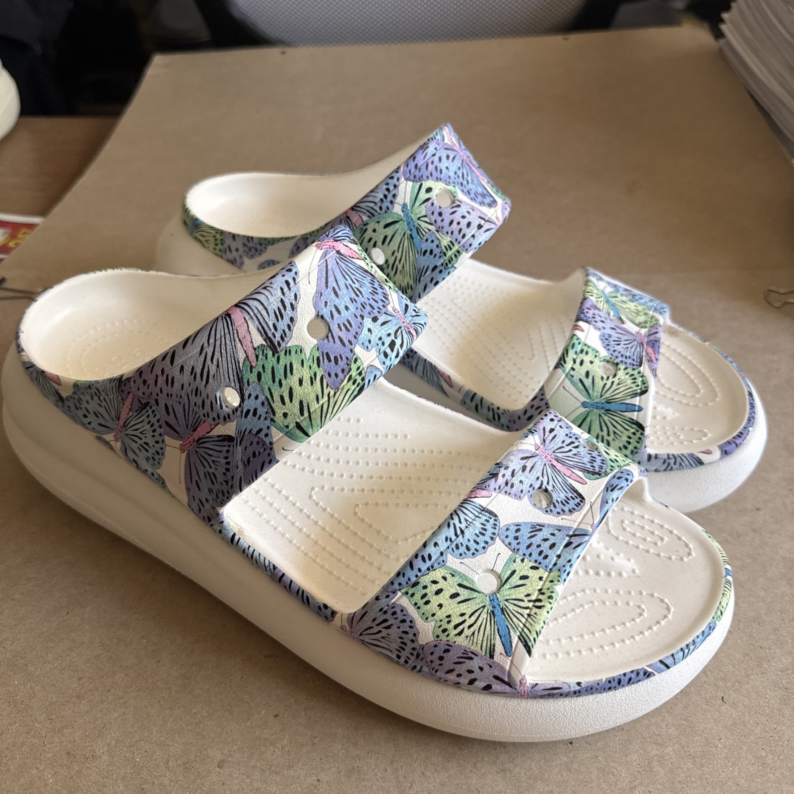 CROCS Crush 2-Straps White with Blue/Green Butterflies M13 W15 – New