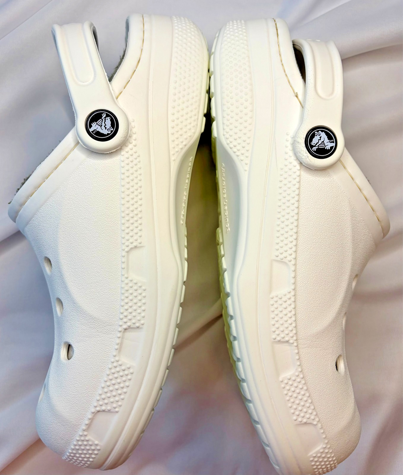 Crocs Classic Clogs White Baya Gray Lining Men 5 Women 7 Lightweight Slip-ons