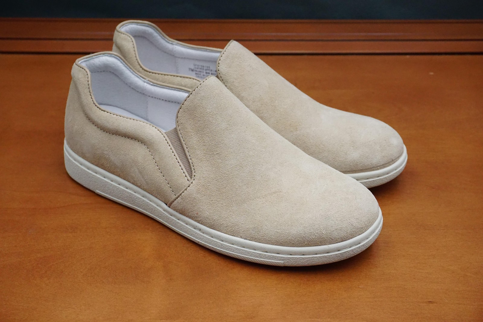 Söfft Sneakers Womens Size 7 US Beige Suede Slip On Casual Lined Cushioned Shoes