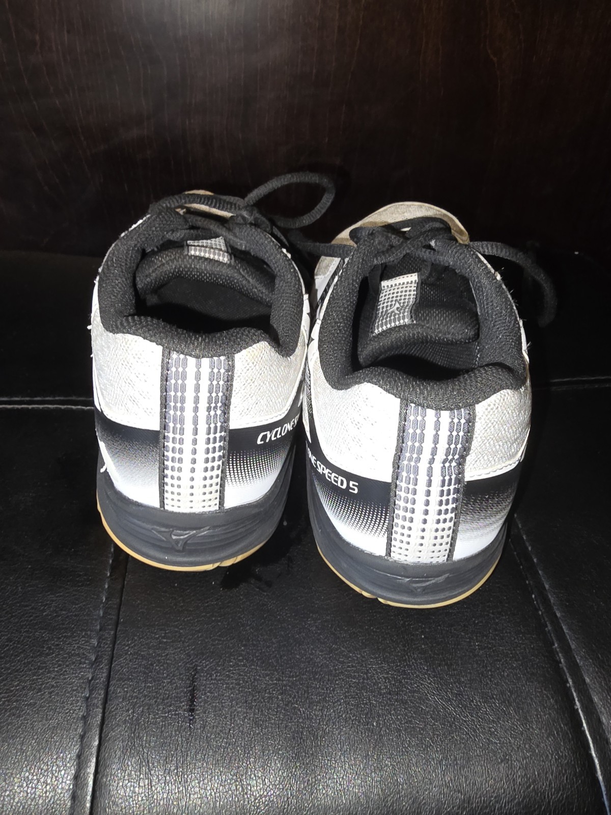 Mizuno Cyclone Speed 5 Women’s Volleyball Shoes White Black Gum Size 6 Indoor