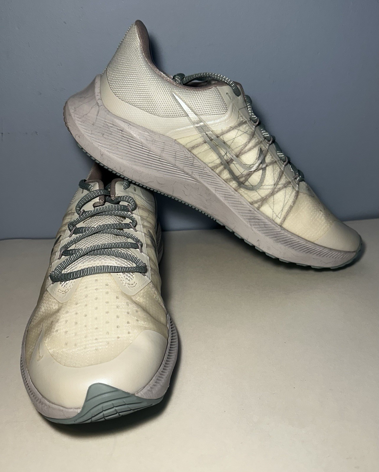 Nike Winflo 8 Premium Sneakers Womens Size 12 White & Silver Fabric DA3056-002