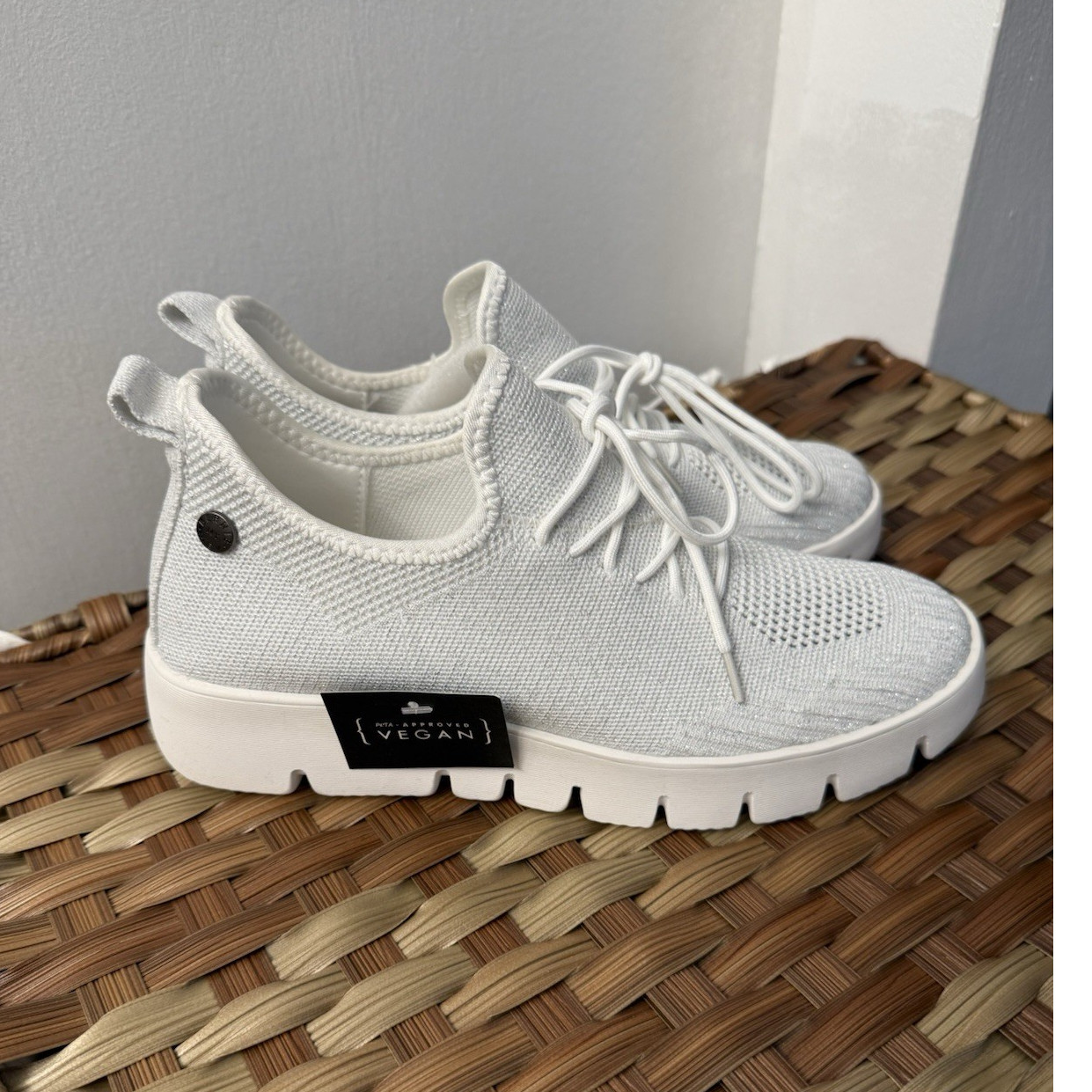 Bernie Mev New York Women’s White Knit Fabric Lace-Up Low Top Sneakers