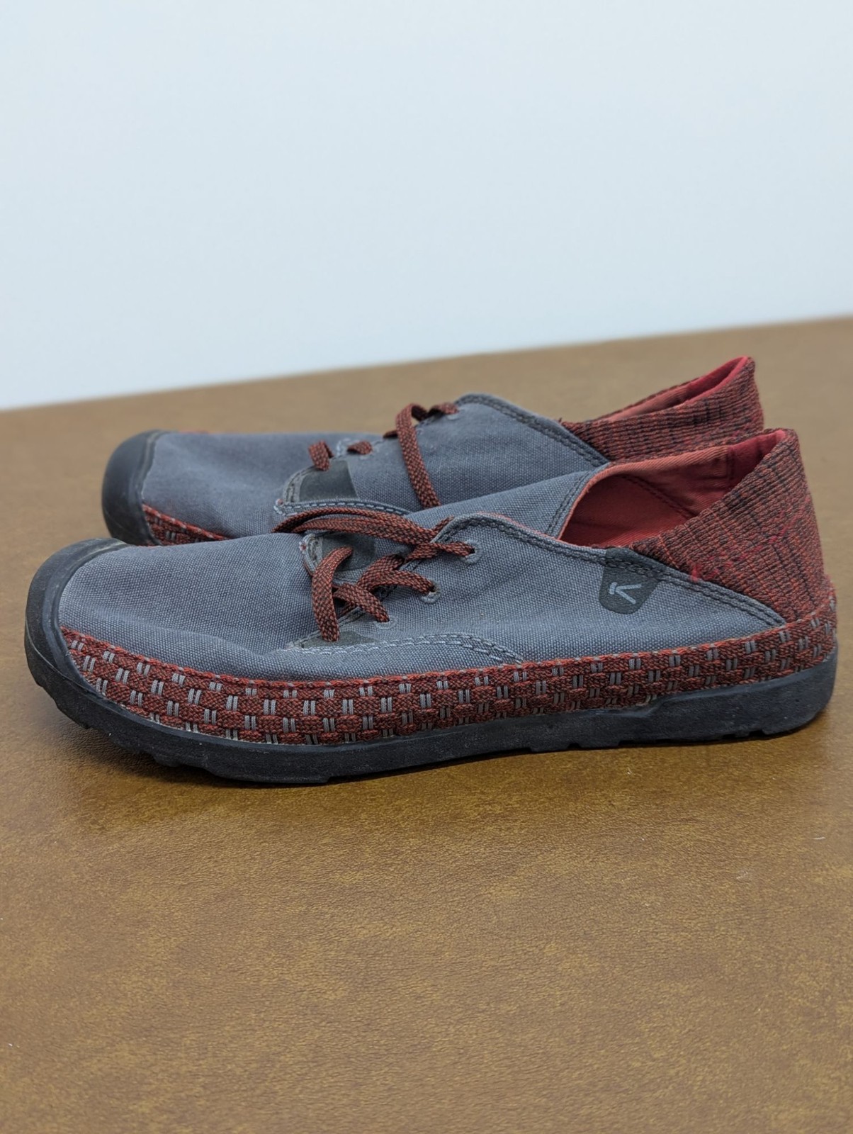 Keen Harvest Sample Shoes Size 9 US Red & Gray Casual Eco-Friendly Design