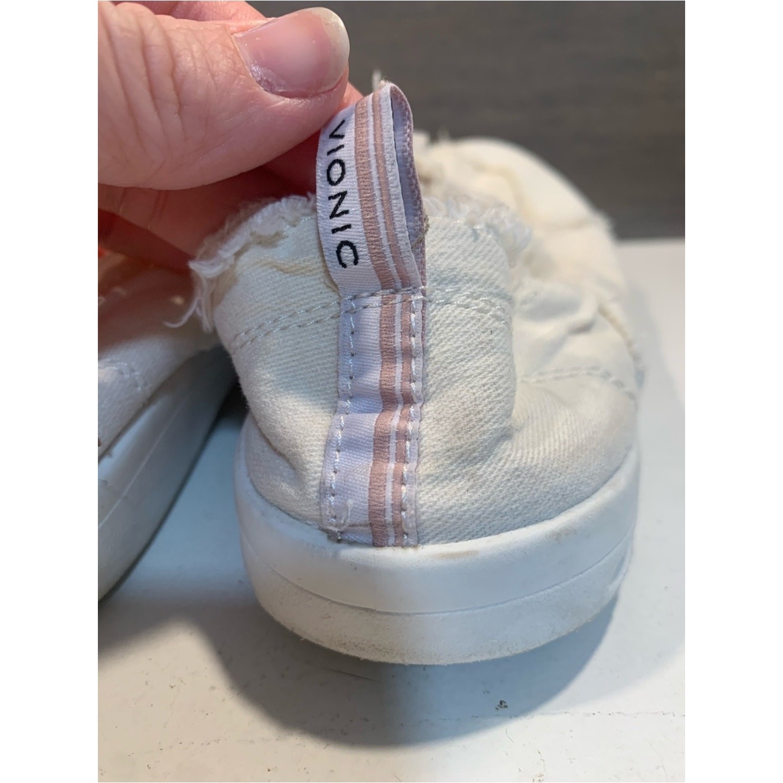 Vionic Beach Pismo Canvas Casual Sneakers Cream Size 9 Preppy Rich Mom