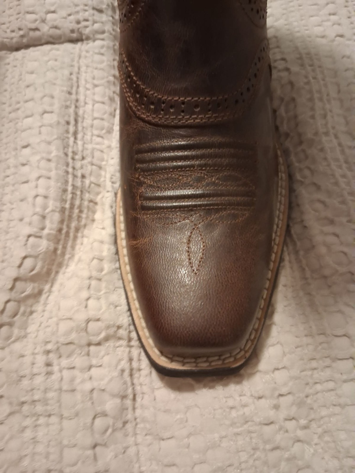 NWT – Women’s Ariat Rawhide Square Toe, 11″H, Sassy Brown Boots, Size 6B