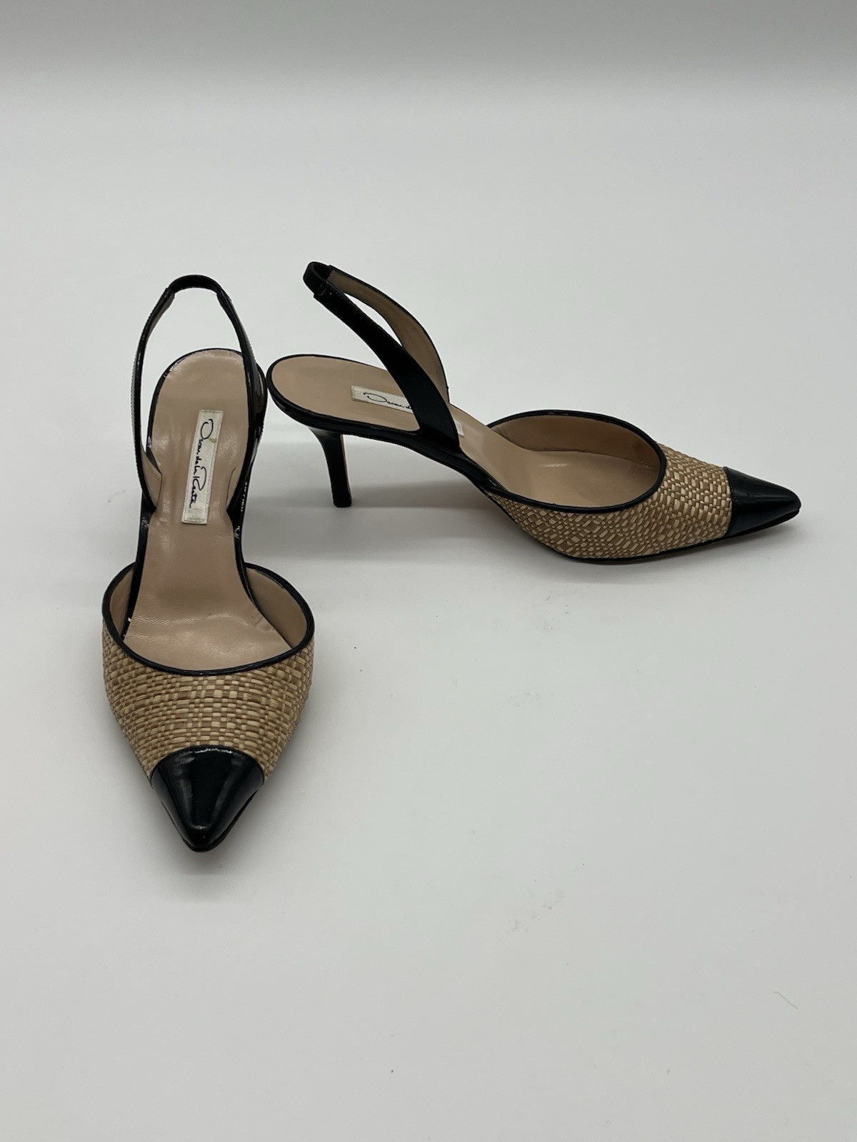 Oscar De La Renta women 37.5 US 7 Cream Raffia Black Patent Slingback Heel Shoes