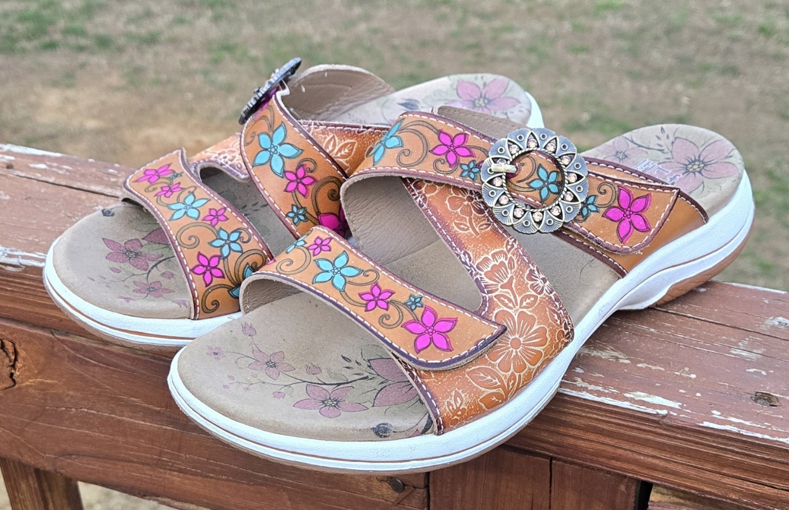 L’Artiste Kittymits Spring Step Sandals Floral Embellished Buckle Size 38 US 7.5