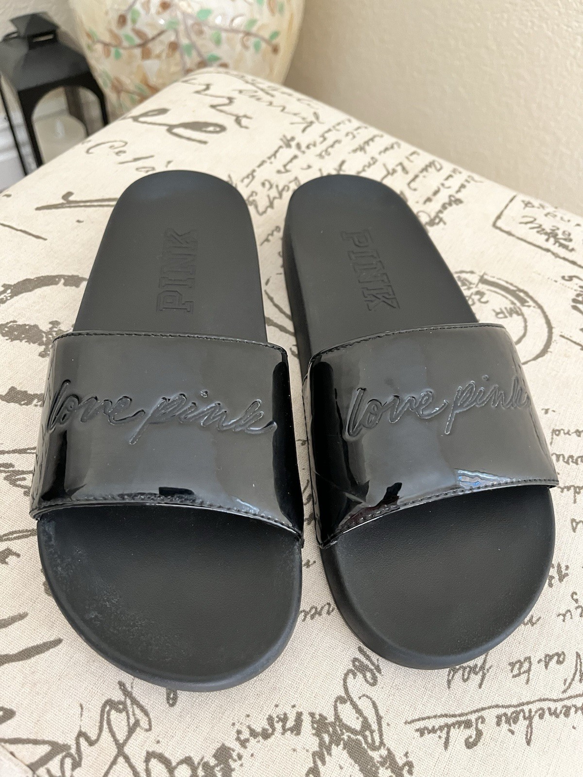 Victoria’s Secret Love Pink Shiny Logo Slides Size M-L BLACK EUC