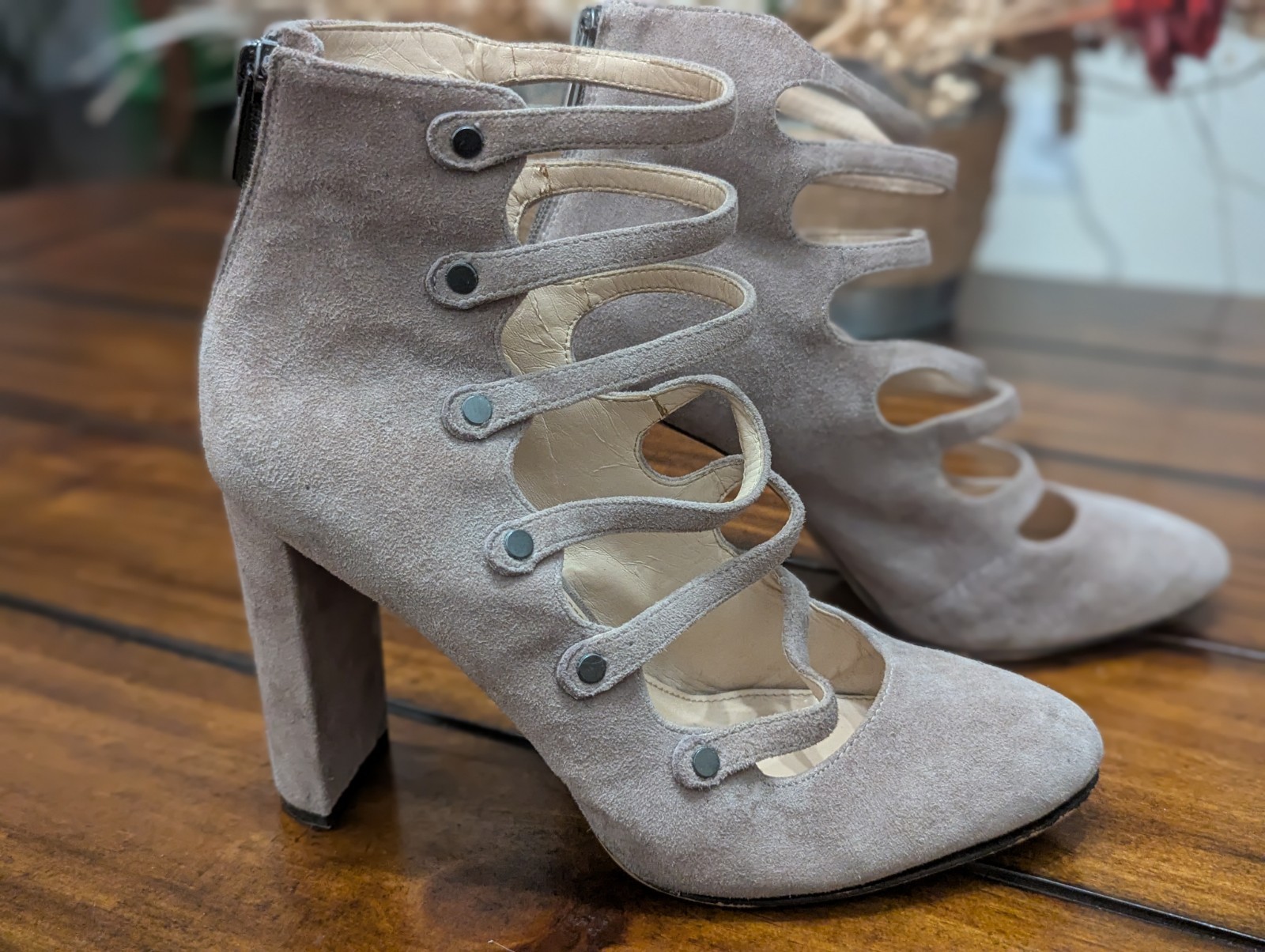Vince Camuto Davel Stone Taupe Suede Strappy Block Heel Pump Zip Size 8M 38