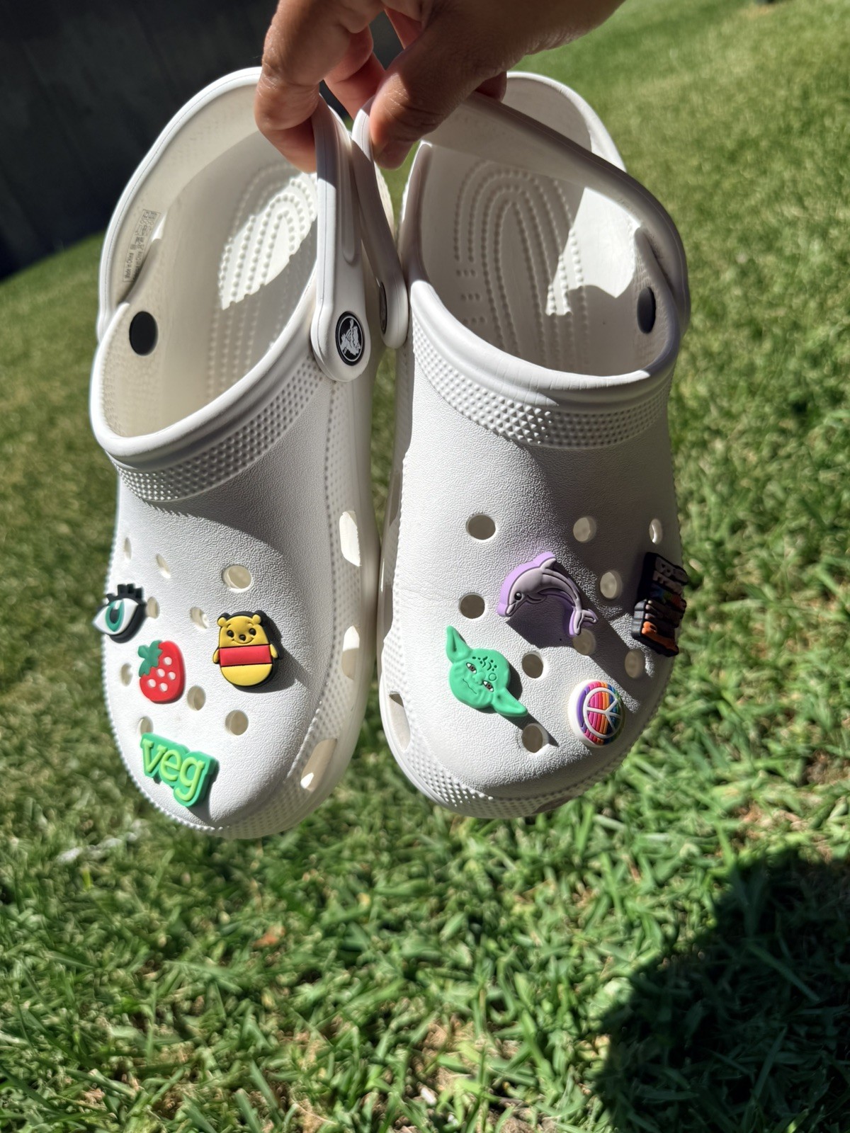 Crocs Classic Clogs Unisex Slip On Men’s 6 Women’s 8 White jibbitz Included