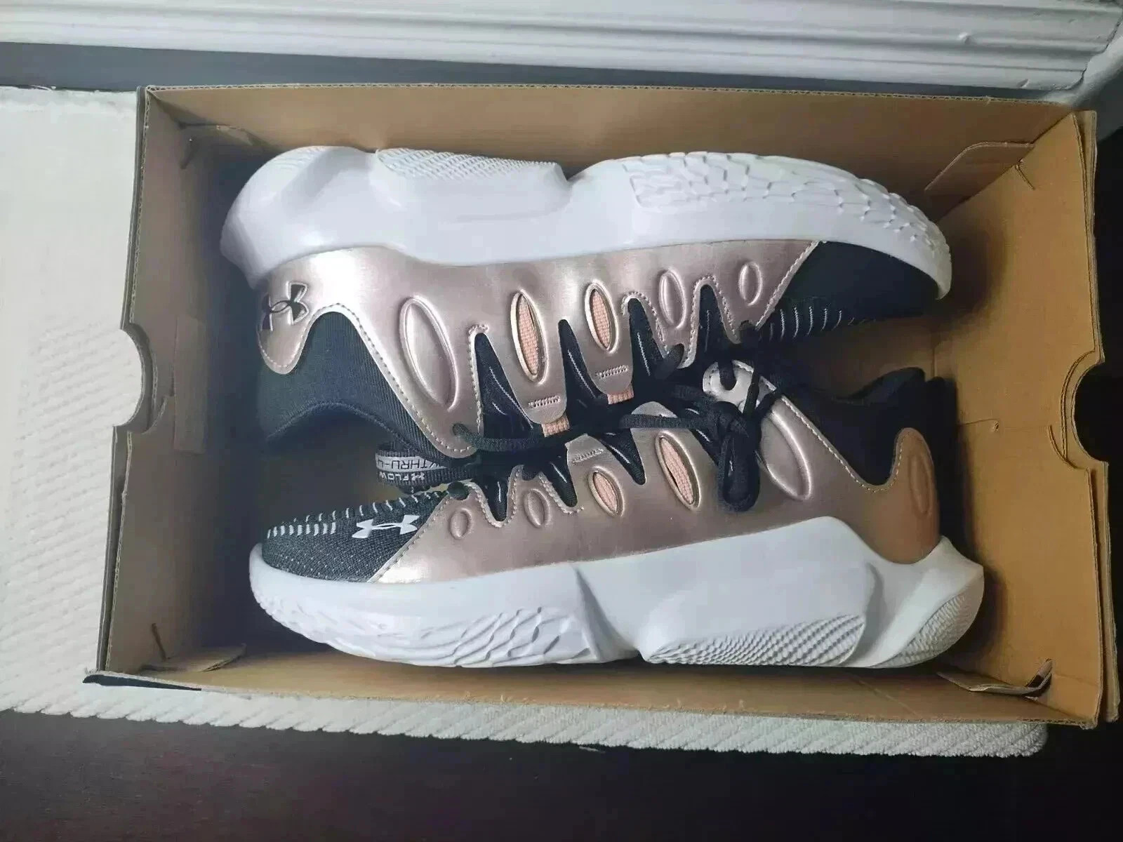 Under Armour UA Flow Breakthru 4 Black/Metallic Rose – Womens Size 11