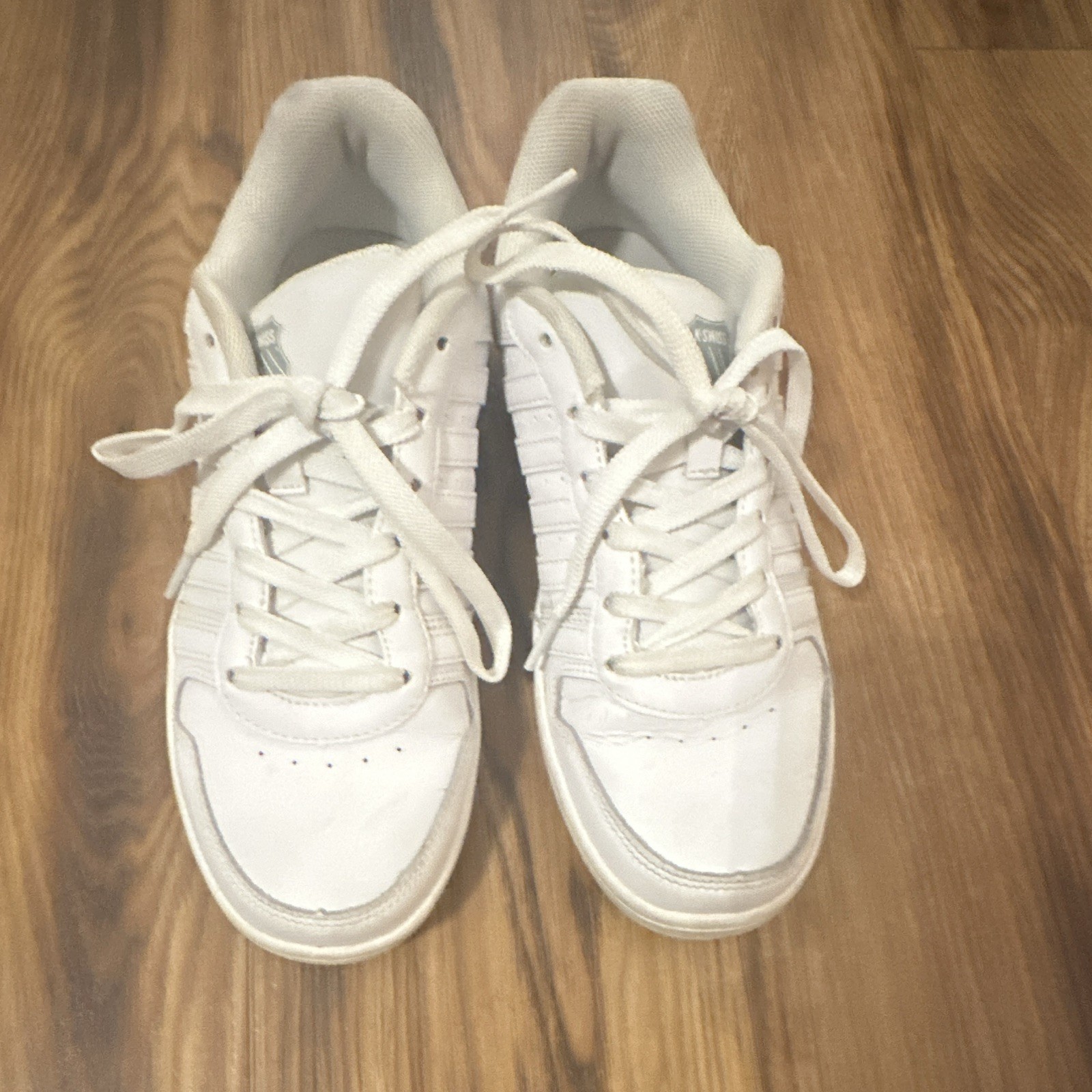 K-Swiss Women’s White Low Top Lace-Up Athletic Sneakers Logo Style 96931-117-M