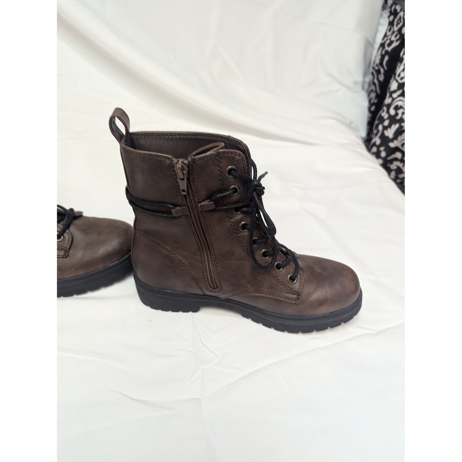 SO Combat Boots Womens 7.5 Dark Brown Lace Up Side Zip Distressed Lug Sole Moto