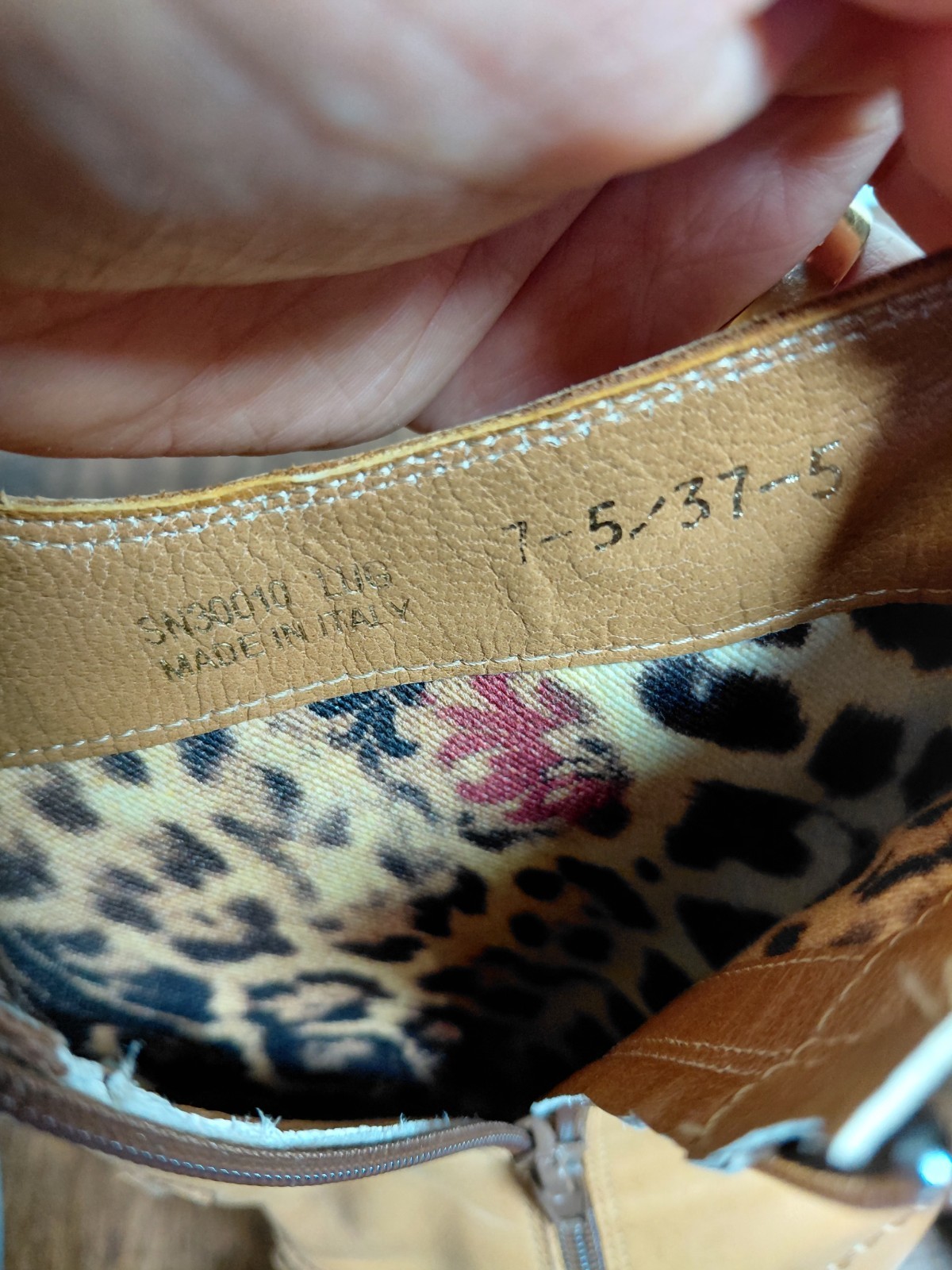 Michelle K tan leather boots. Vintage. Women Size 7.5