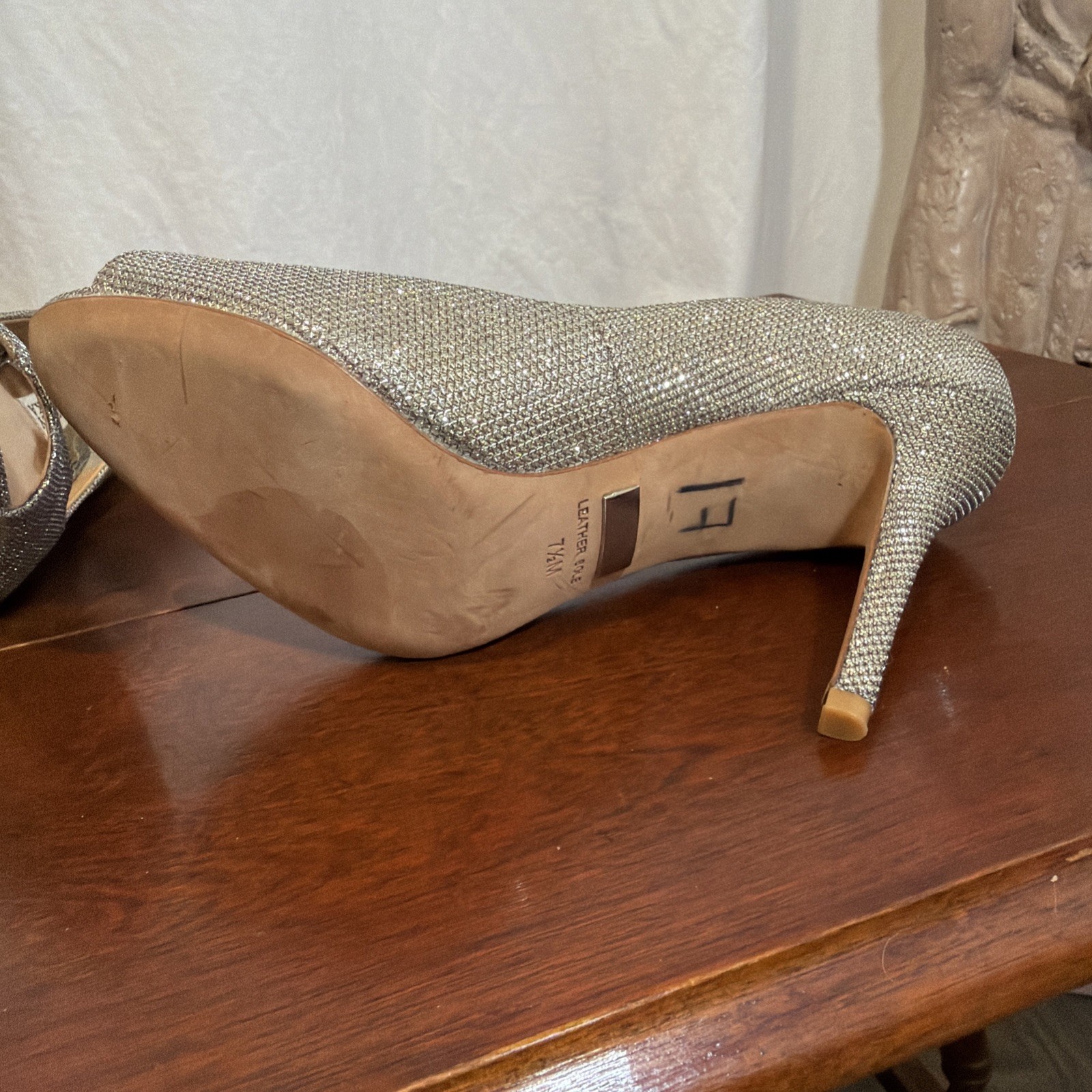 Badgley Mischka🔥Kassidy Silver Glitter/Stiletto/Heels/Wedding/Prom/Sz 7.5 EUC💥