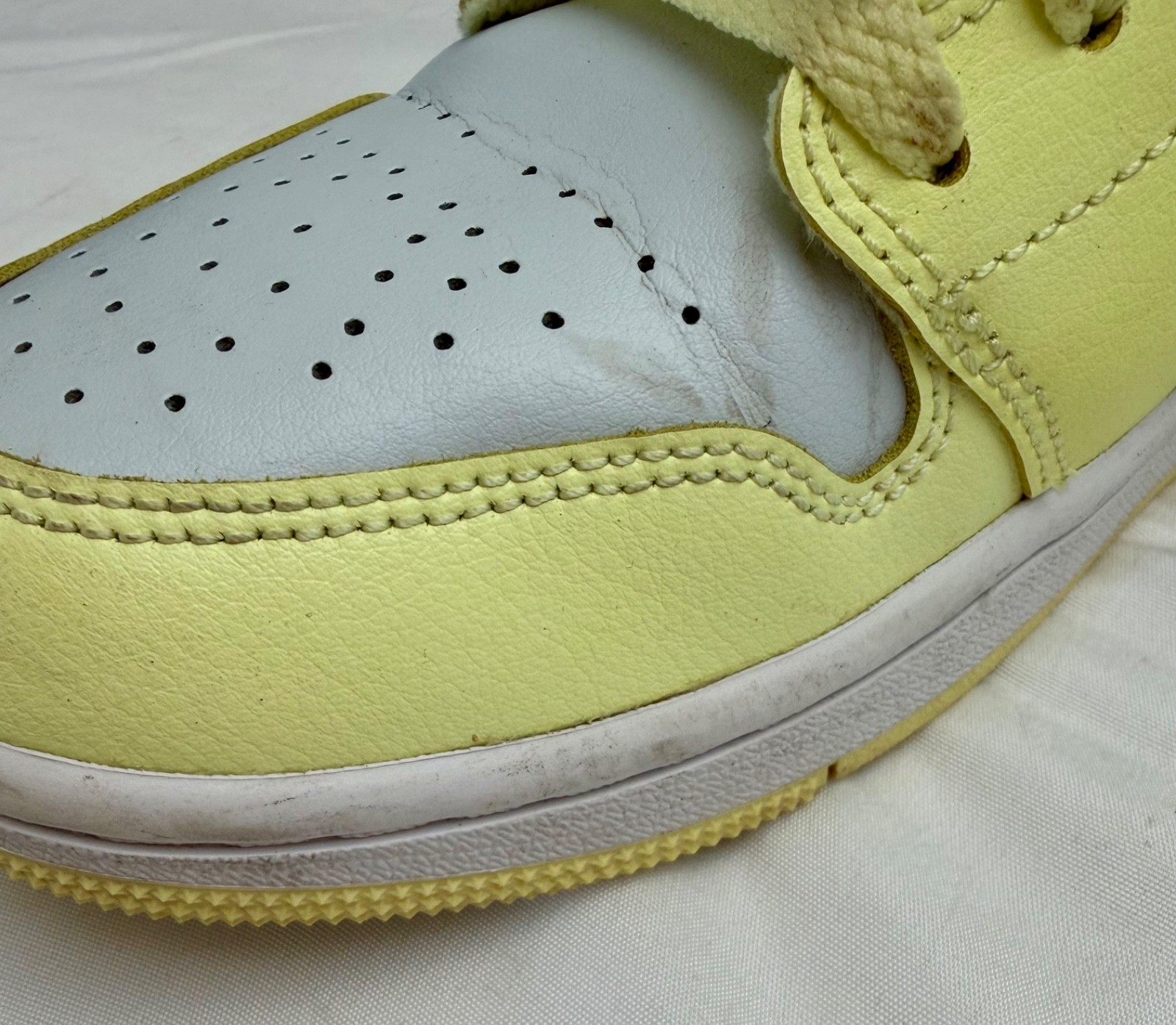 NIKE AIR Jordan 1 Low Lemonade US 8 WOMENS
