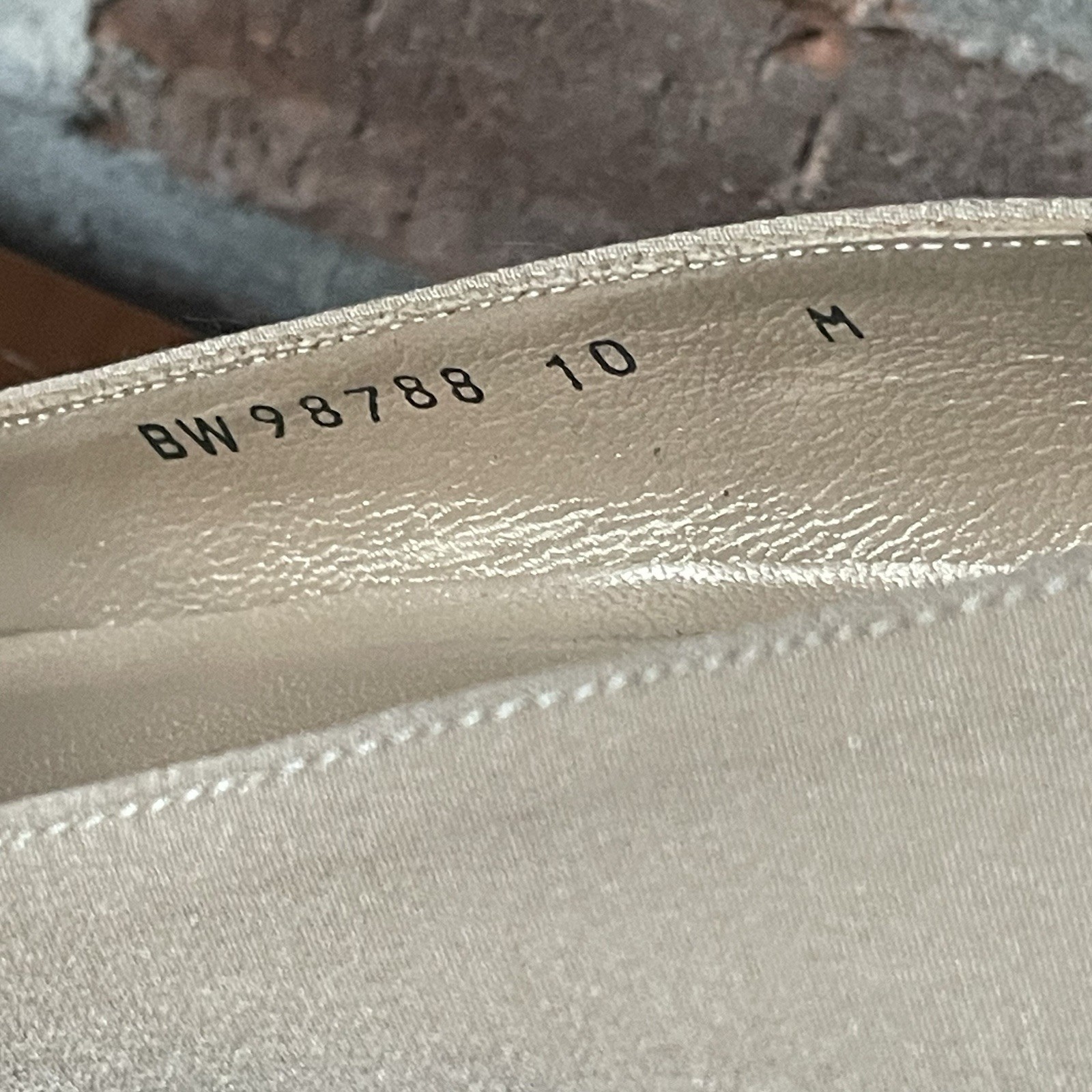 Stuart Weitzman Kitten Heel Evening Shoes Bow Women’s Size 10M Beige 3″ Heel