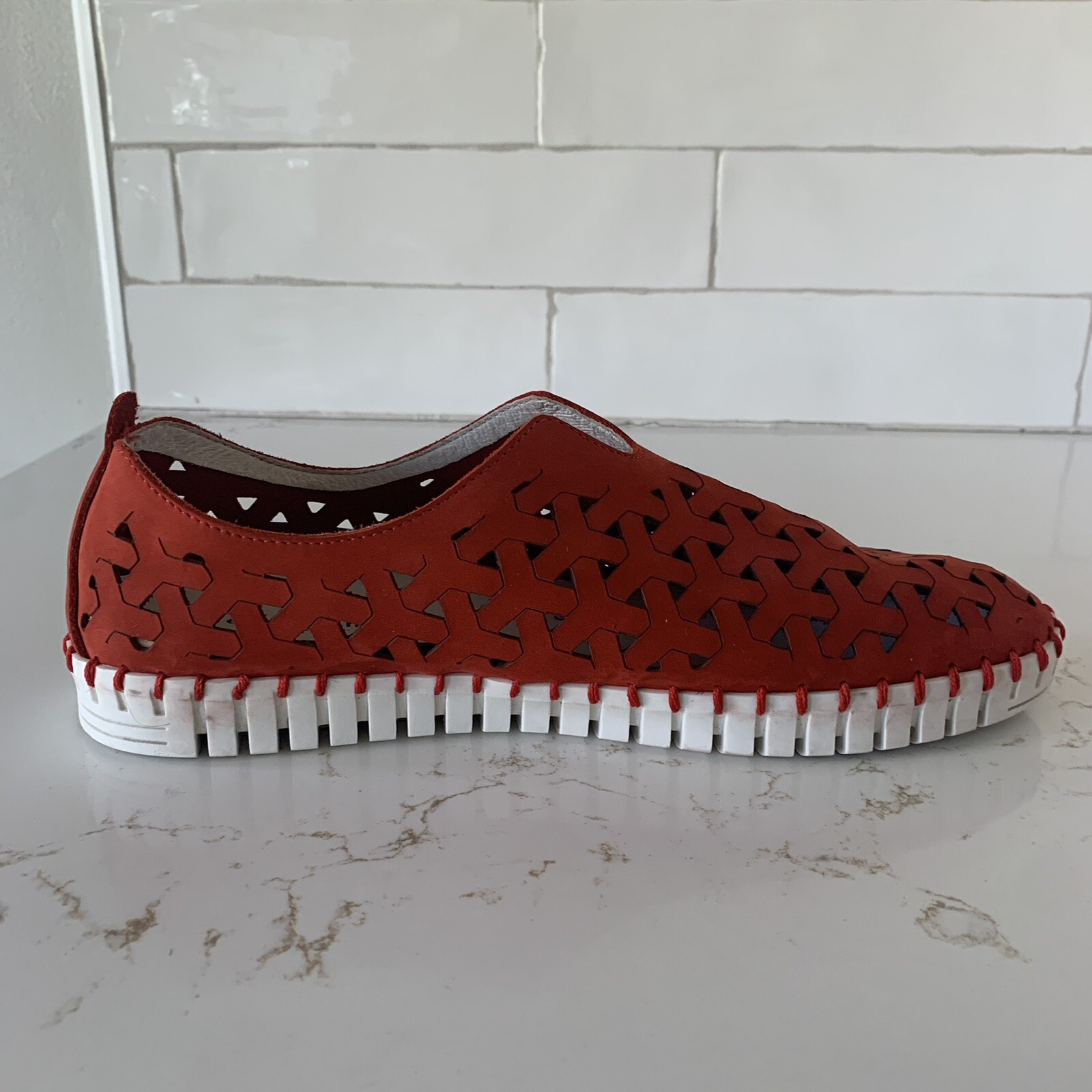 Eric Michael Red Inez Nubuk Leather Shoes Womens 9.5 EU 41 Cutout Slip On Flats