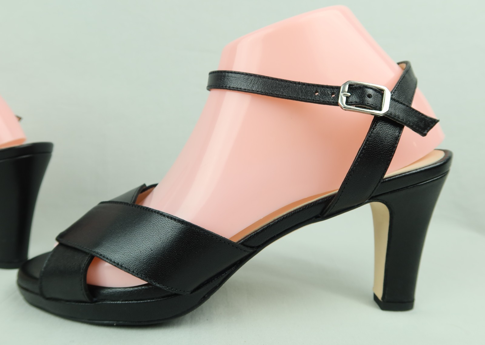 Sargasso & Grey Isabella Black Leather Sandals Sz 38.5 US 7.5 Extra Wide
