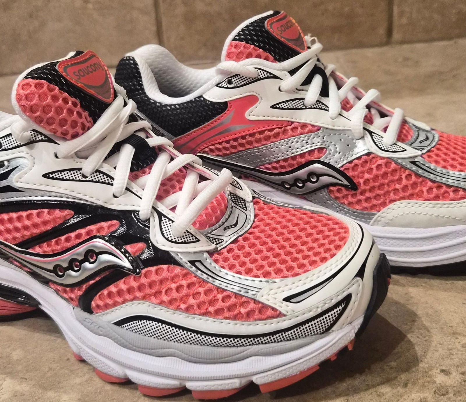 Saucony Progrid Omni 9 Unisex Running Shoes Coral/Black/Silver