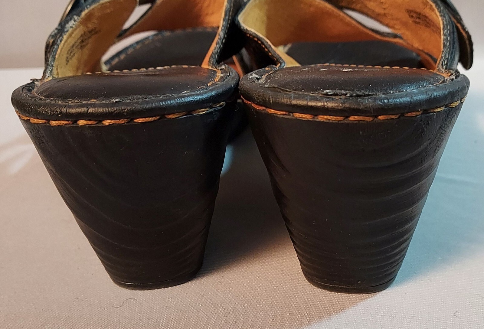 Born – ladies brown leather buckle sandals open back – 2.75 in heels – size 9