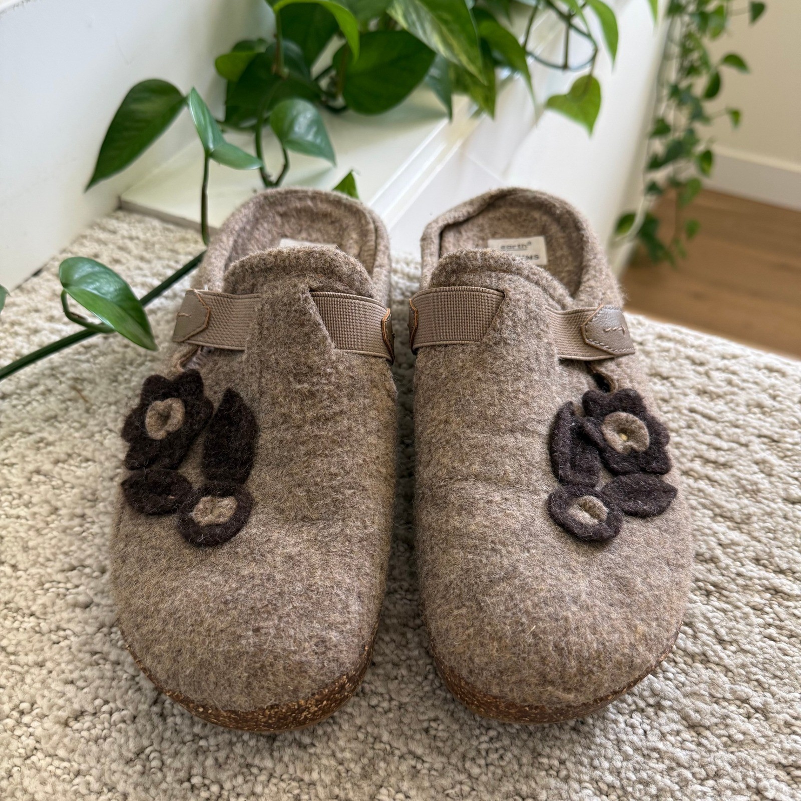 Earth Origins AURORA JACKIE Women 10 Felt Floral Clog MULE Slippers Cork OATMEAL