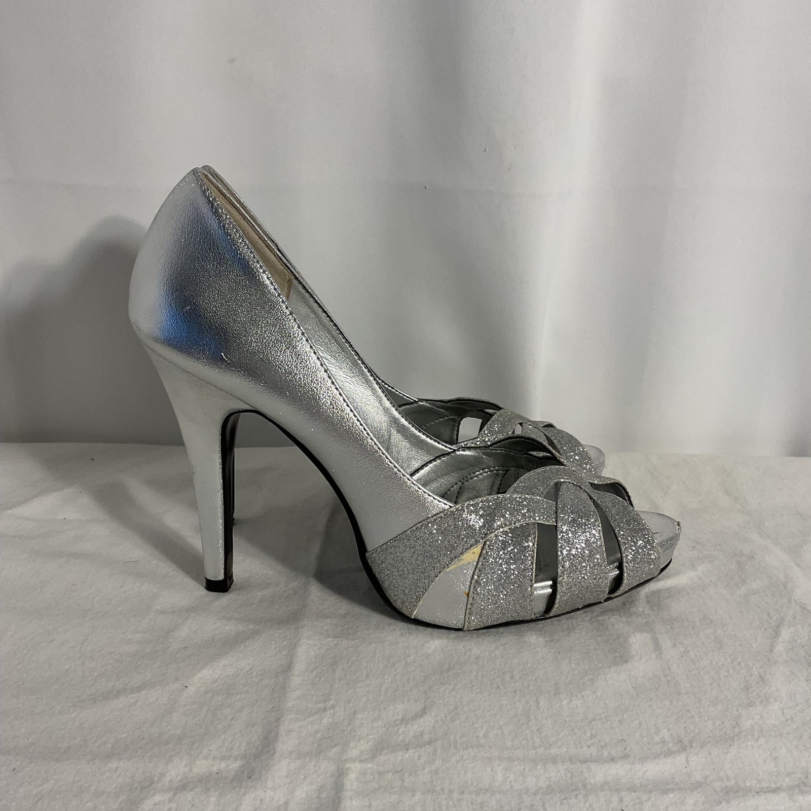 Lulu Townsend Silver Glitter High Heels Size 8.5