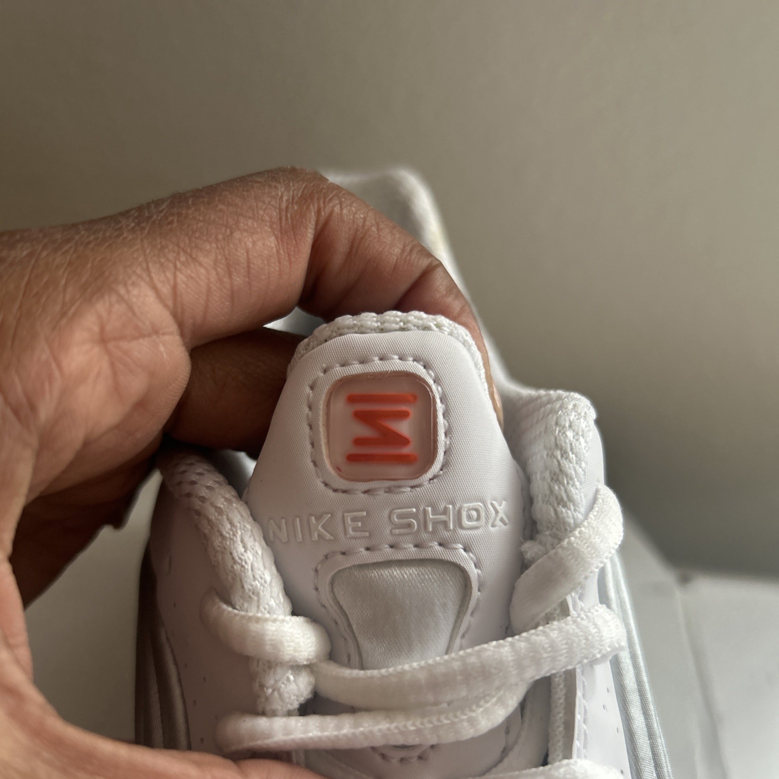 Nike Shox R4 White Metallic Silver Sneakers W Size 8/M Size 6.5