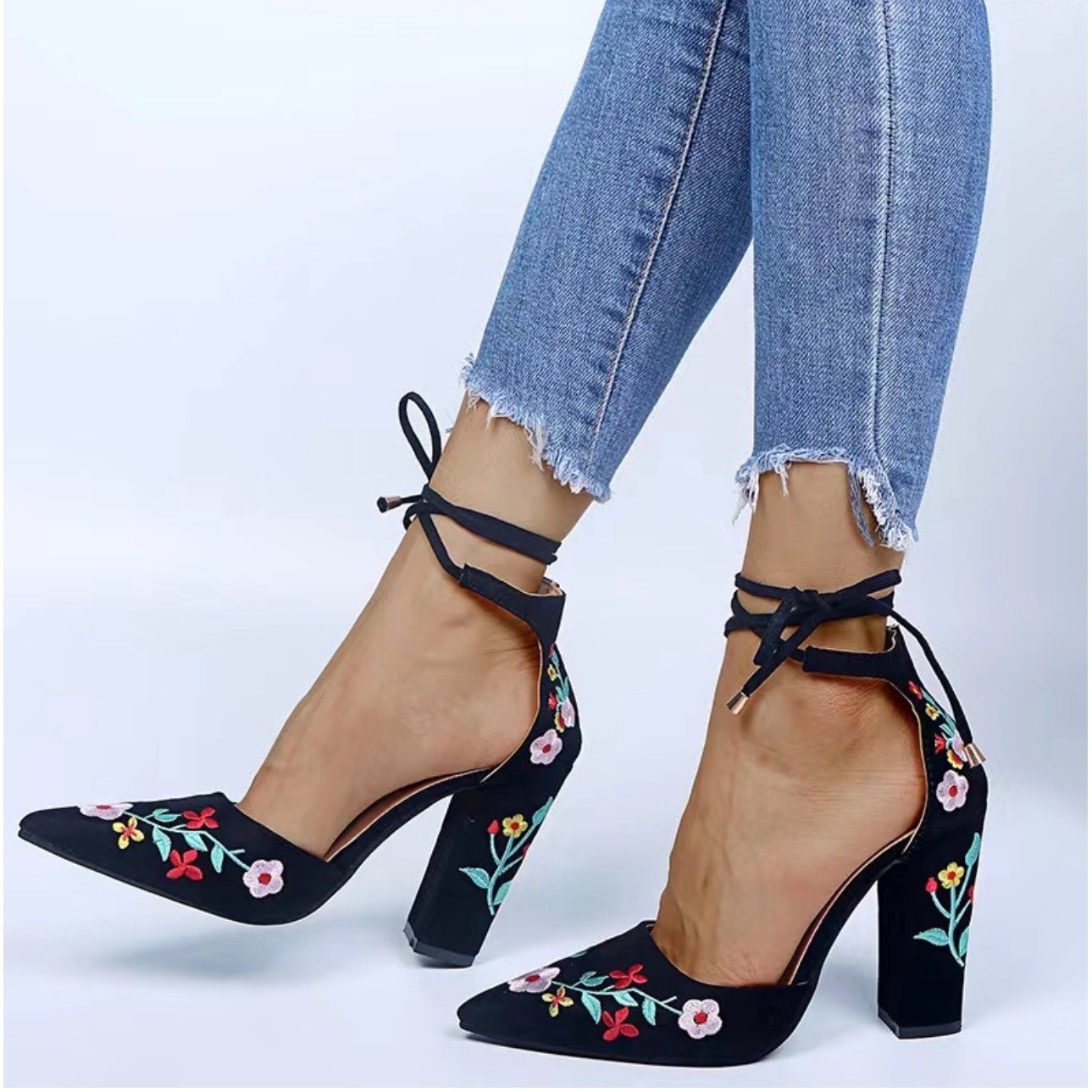 Whimsical Garden Romance Black Suede Floral Embroidered Lace Up Sz EU40/US9