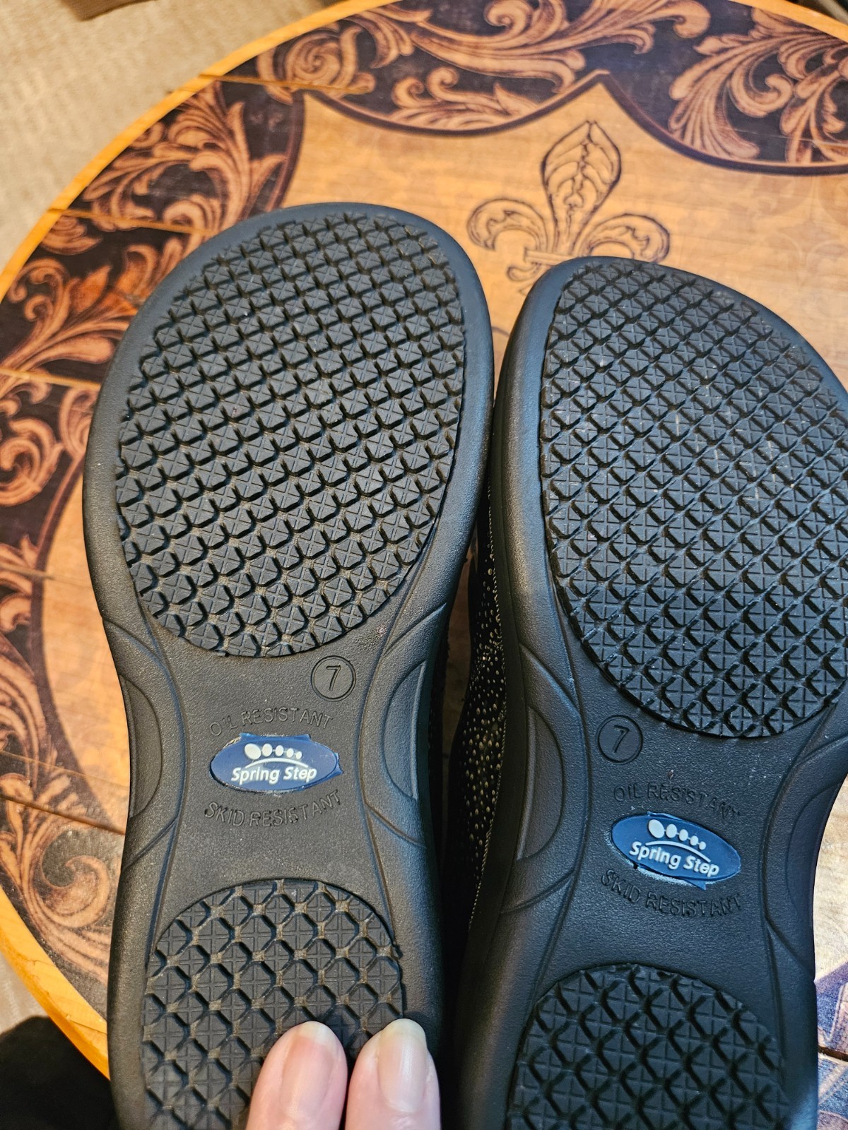 SPRING STEP SLIP ON SHOES BLACK TINY BUBBLE PATTERN – SIZE 7 – MOISTURE WICKING