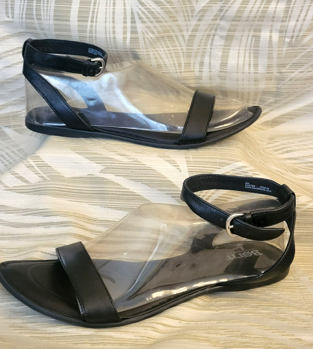 Born STEPHANE Womens Black Leather Ankle Strap Flat Sandals US 9M Comfort